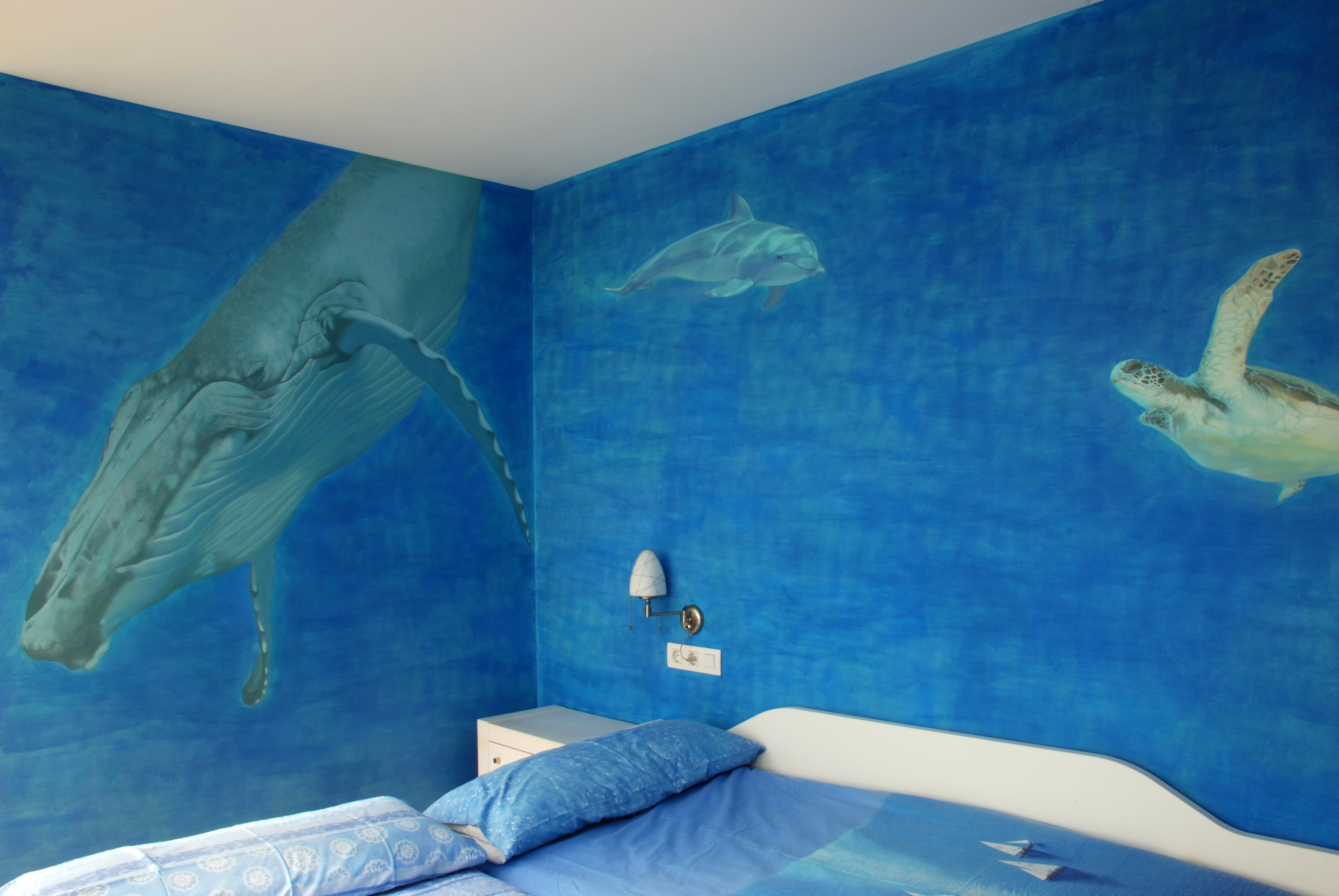 habitación pintada como fondo marino