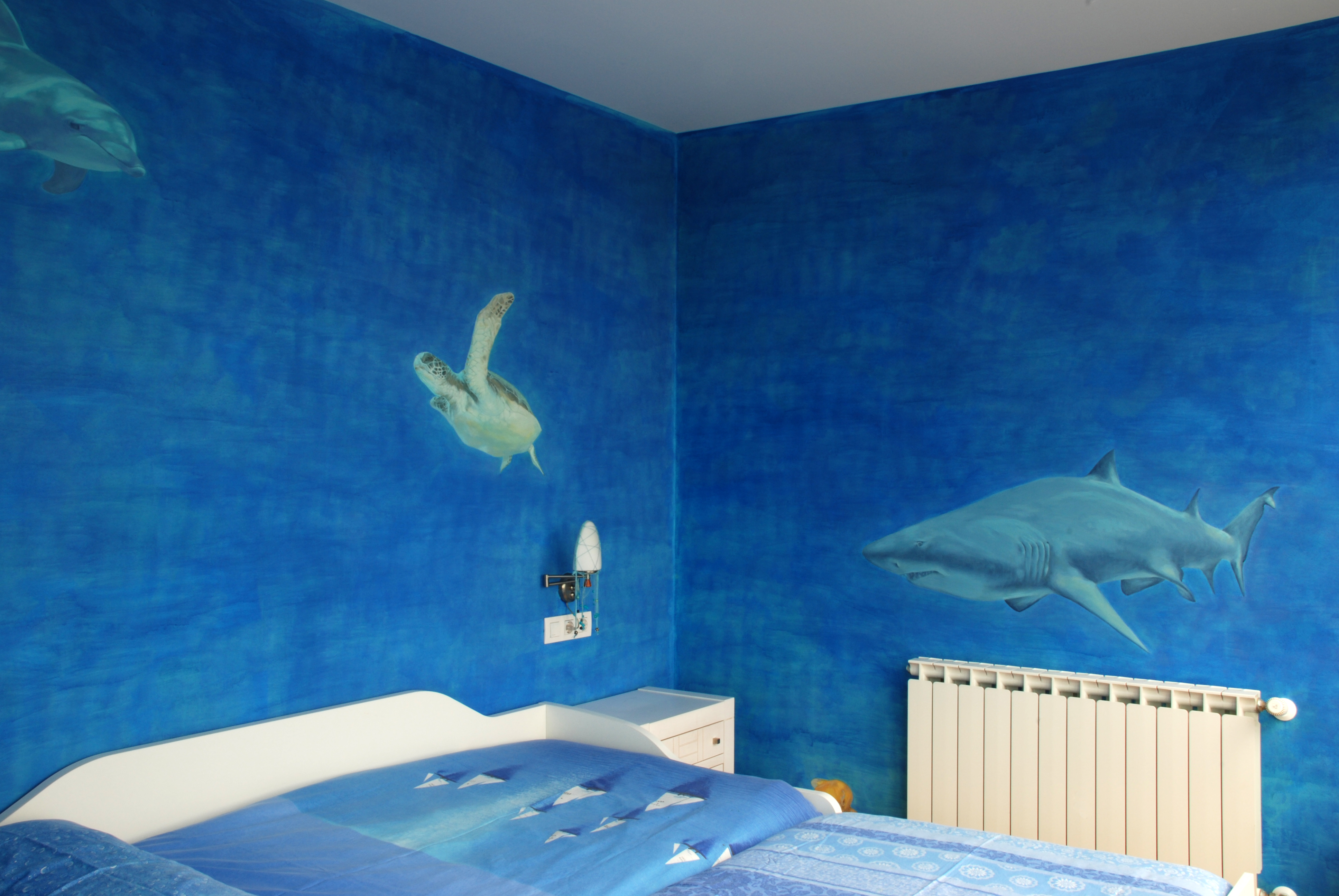 habitación pintada como fondo marino